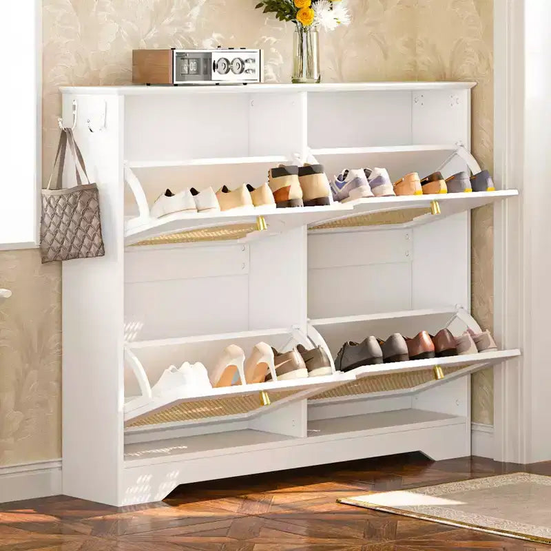 Meuble à Chaussures Étroit Basculant Mid-Century, 4 Tiroirs Basculants 4 Portes en Rotin 2 Crochets Argentés 42.1W, Blanc