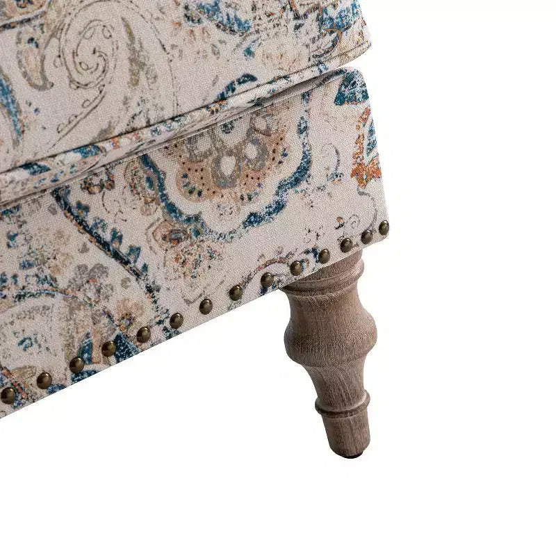 Fauteuil à accoudoirs pleins et dossier en forme de bosse de chameau Yahweh en bois de transition, avec garniture en tissu à motifs floraux | ART OF LIVING DES